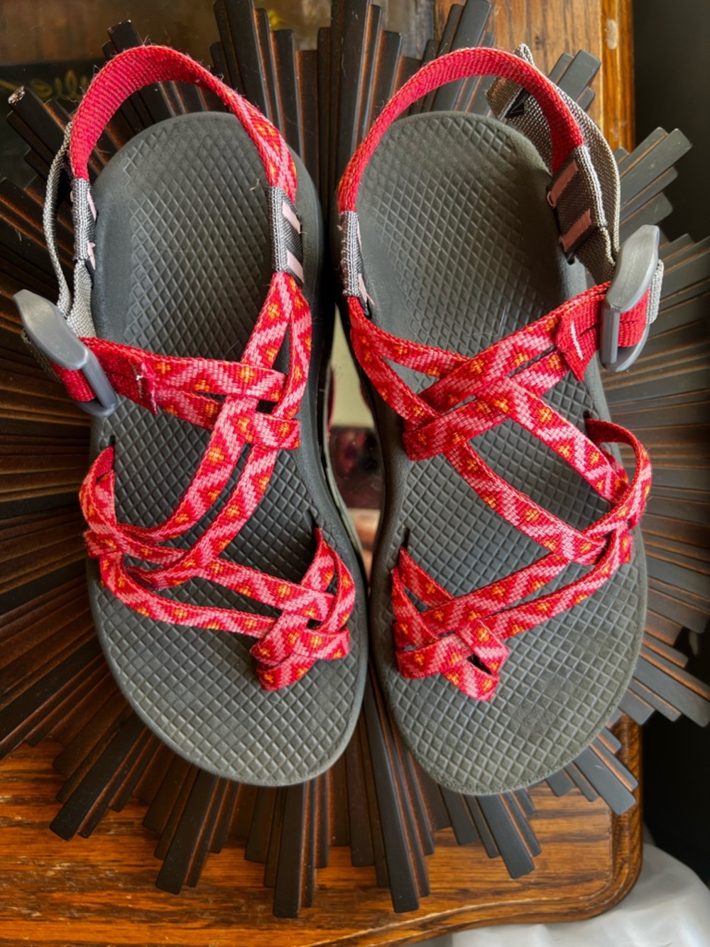 Chaco Z Sandals Red Pattern Women’s size 5 /youth 3-3.5 Adjustable Comfort
